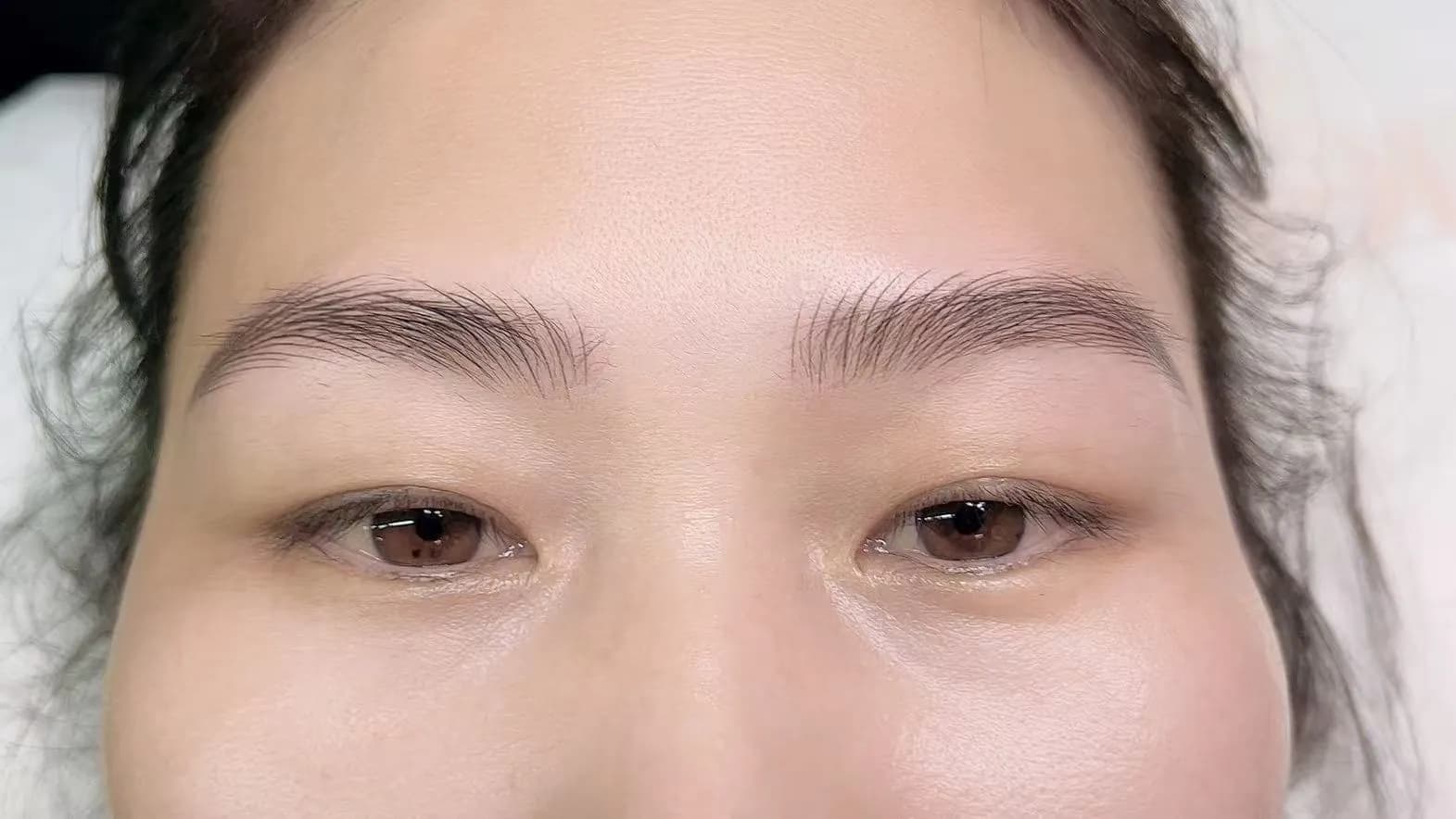 Permanent Makeup brows — front view