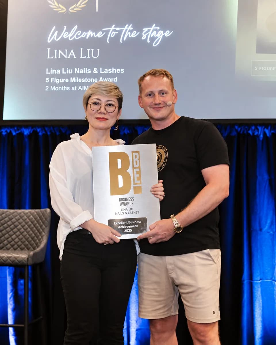 Lina Liu receiving the BBE Business Award on stage