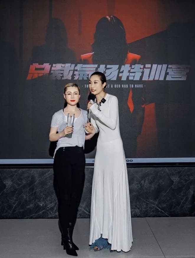 Lina Liu with Amanda Cho at the modelling competition